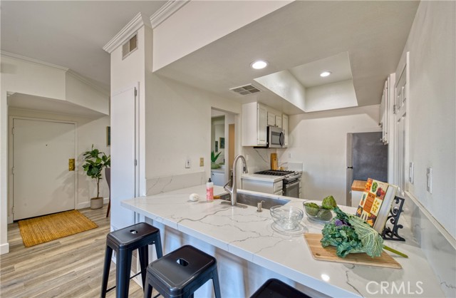 1665 Federal Avenue, Los Angeles CA: https://media.crmls.org/medias/139d59a0-7478-424e-977e-8a8967f6276f.jpg