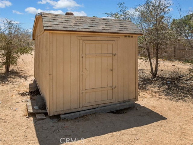 18425 Owatonna Road, Apple Valley CA: https://media.crmls.org/medias/139de60f-ced7-47d5-a10d-3584efb7dbdf.jpg