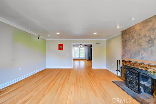 Detail Gallery Image 5 of 50 For 2401 E Avalon, Santa Ana,  CA 92705 - 5 Beds | 3 Baths