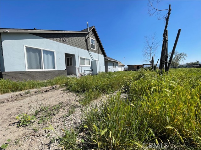 Detail Gallery Image 3 of 13 For 25279 Bessant St, San Bernardino,  CA 92404 - 3 Beds | 2 Baths