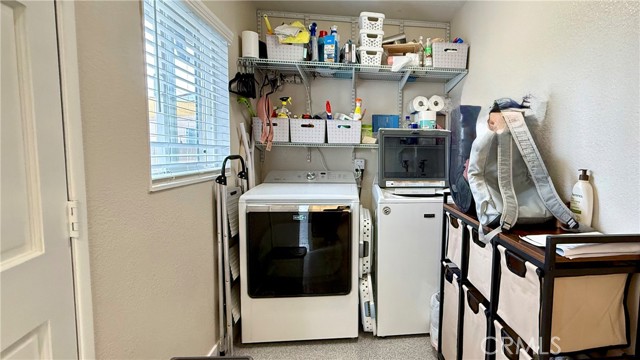 6472 Brown Circle, Huntington Beach CA: https://media.crmls.org/medias/139e81a1-fa88-4e1a-917c-0312b685279e.jpg