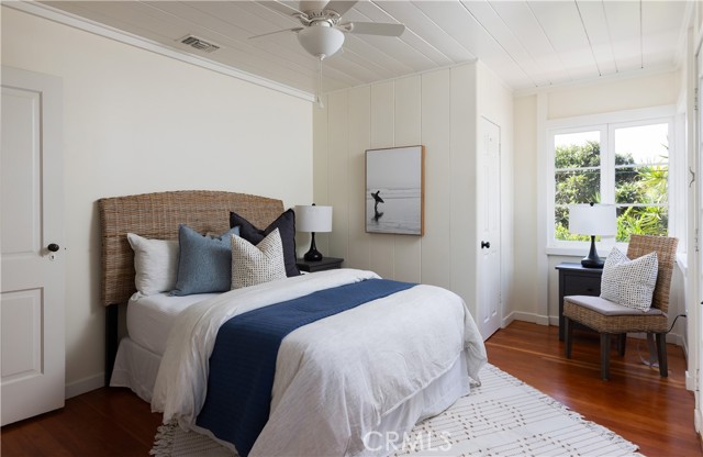 425 Monterey Drive, Laguna Beach CA: https://media.crmls.org/medias/139f4e36-1183-4e44-99d7-74911ddf8254.jpg