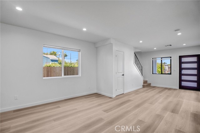 10517 Firmona Avenue, Inglewood CA: https://media.crmls.org/medias/139f4fb2-e9c8-4d9d-abba-2f19a63a9bb8.jpg