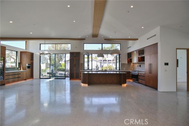 Detail Gallery Image 2 of 64 For 2398 Redlands Dr, Newport Beach,  CA 92660 - 5 Beds | 5/1 Baths