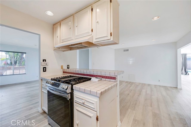19342 Salmon Lane, Huntington Beach CA: https://media.crmls.org/medias/13a03a8e-062c-46da-a975-d58676a5d6b7.jpg