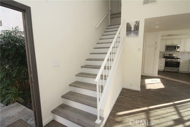 Detail Gallery Image 3 of 15 For 19072 E Country #15,  Orange,  CA 92869 - 2 Beds | 2/1 Baths