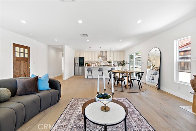3991 Hubert Avenue, Los Angeles CA: https://media.crmls.org/medias/13a08961-771d-49ed-ab35-b7af9abbaa66.jpg