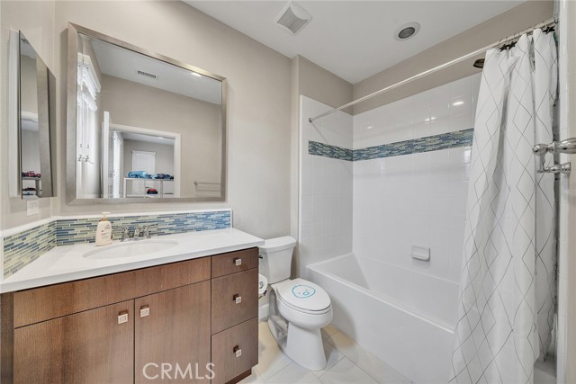 17 Lowland, Irvine CA: https://media.crmls.org/medias/13a152cd-f97d-4ec7-9cf2-4a87b427642e.jpg