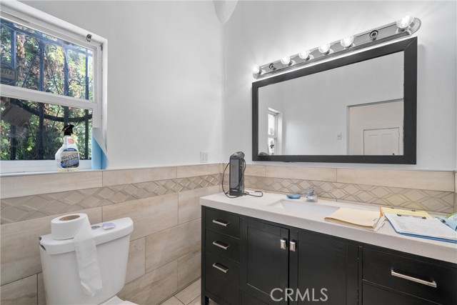 11170 Burbank Boulevard, North Hollywood CA: https://media.crmls.org/medias/13a16e50-bcb9-4d91-b2bc-e268fd5d8f9f.jpg