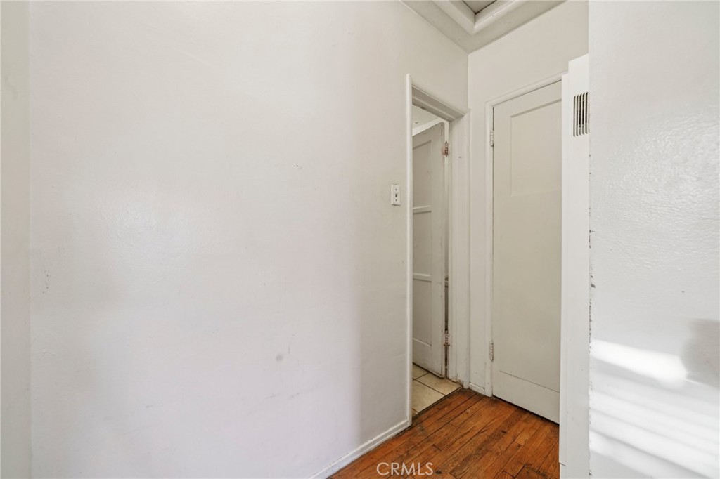 https://media.crmls.org/medias/13a1ac0f-101f-4972-a5bf-a3d7877d04a9.jpg?preset=X-Large