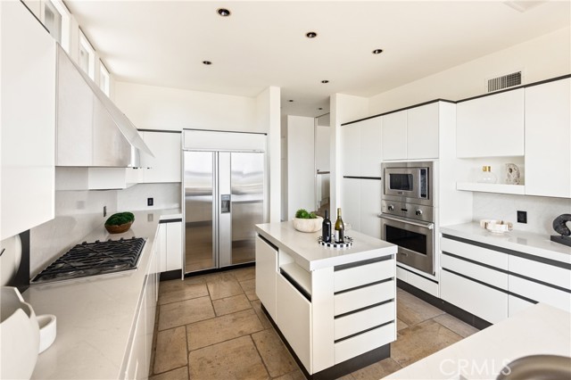 1535 Dolphin Terrace, Corona del Mar CA: https://media.crmls.org/medias/13a2228e-2716-42d2-9b0e-9fbd89ffbaa2.jpg
