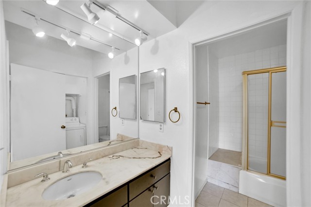 Detail Gallery Image 14 of 40 For 5139 Balboa Bld #301,  Encino,  CA 91316 - 2 Beds | 2 Baths