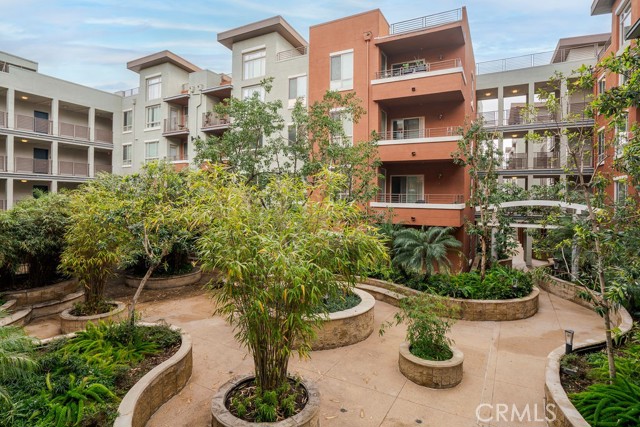 100 S Alameda Street, Los Angeles CA: https://media.crmls.org/medias/13a32055-bcb3-45d8-bcea-0ad08016638f.jpg