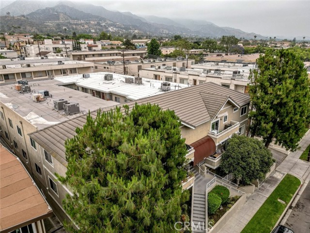 620 N 6th Street, Burbank CA: https://media.crmls.org/medias/13a3810a-9ca8-4498-99c4-cac5c69700a1.jpg