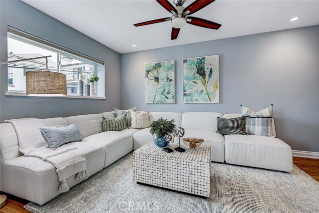 Detail Gallery Image 14 of 32 For 320 31 St, Manhattan Beach,  CA 90266 - 3 Beds | 2/1 Baths