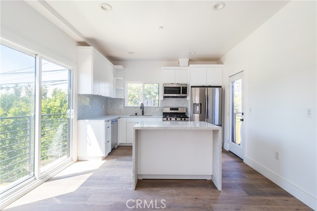 Detail Gallery Image 5 of 22 For 4507 W 18th St Dr #1,  Los Angeles,  CA 90019 - 4 Beds | 3 Baths