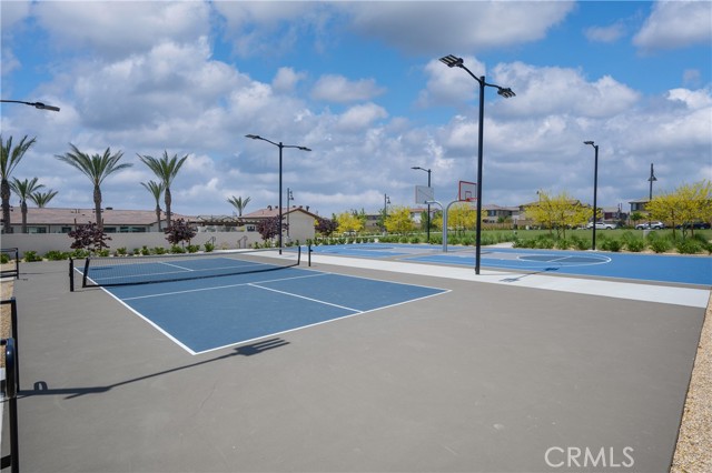16650 Crocus Lane, Fontana CA: https://media.crmls.org/medias/13a44b19-08c1-4872-8e85-54d09bf0fc45.jpg