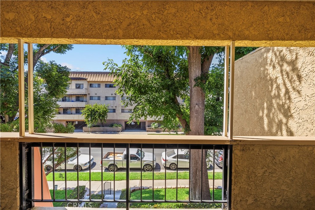 https://media.crmls.org/medias/13a47b66-207d-46d5-a423-0154422727ad.jpg?preset=X-Large