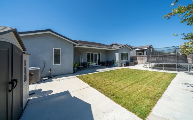 825 Spring W Street, Madera CA: https://media.crmls.org/medias/13a492a8-c16f-4326-945c-d8bc5c80b0c0.jpg