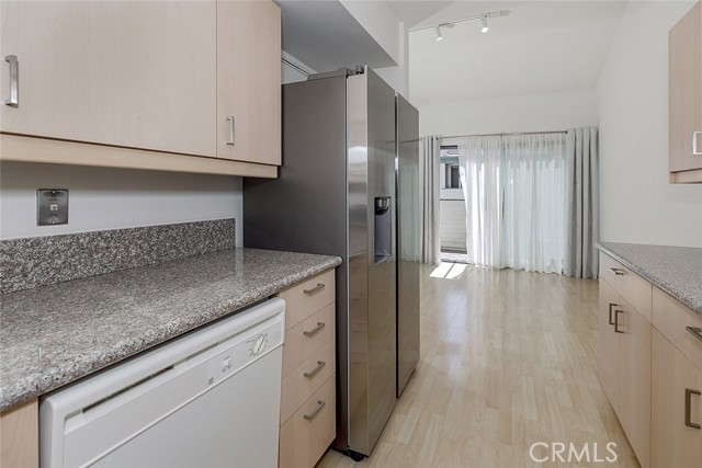 Detail Gallery Image 10 of 40 For 10504 Sunland Bld #5,  Sunland,  CA 91040 - 2 Beds | 1/1 Baths