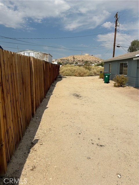 6688 Yucca Avenue, 29 Palms CA: https://media.crmls.org/medias/13a52958-a11e-4048-85a7-f9613c61080d.jpg