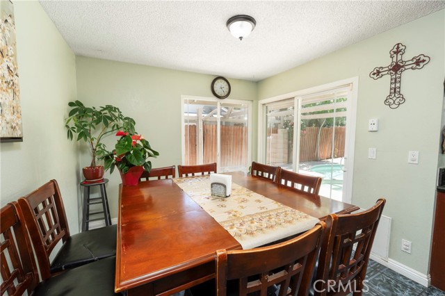 3886 New Haven Drive, Riverside CA: https://media.crmls.org/medias/13a54e5c-1b67-495d-a6d7-624d8e81d013.jpg