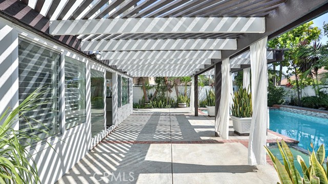 Detail Gallery Image 10 of 42 For 973 Azalea Dr, Costa Mesa,  CA 92626 - 4 Beds | 3 Baths