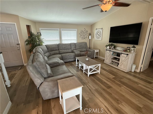 Detail Gallery Image 7 of 35 For 27505 Jasper Way, Castaic,  CA 91384 - 3 Beds | 2 Baths