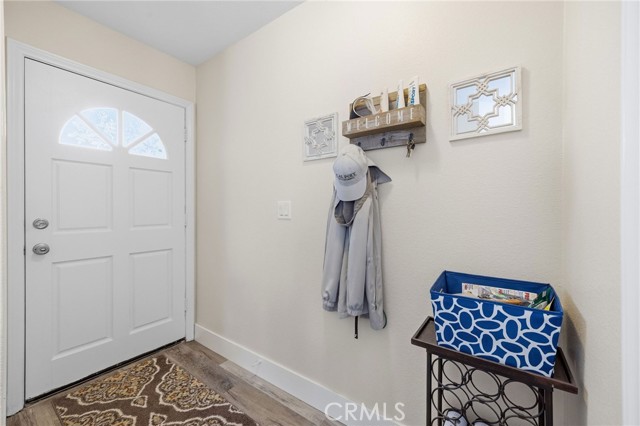 Detail Gallery Image 6 of 41 For 17601 Newland #H,  Huntington Beach,  CA 92647 - 3 Beds | 2/1 Baths