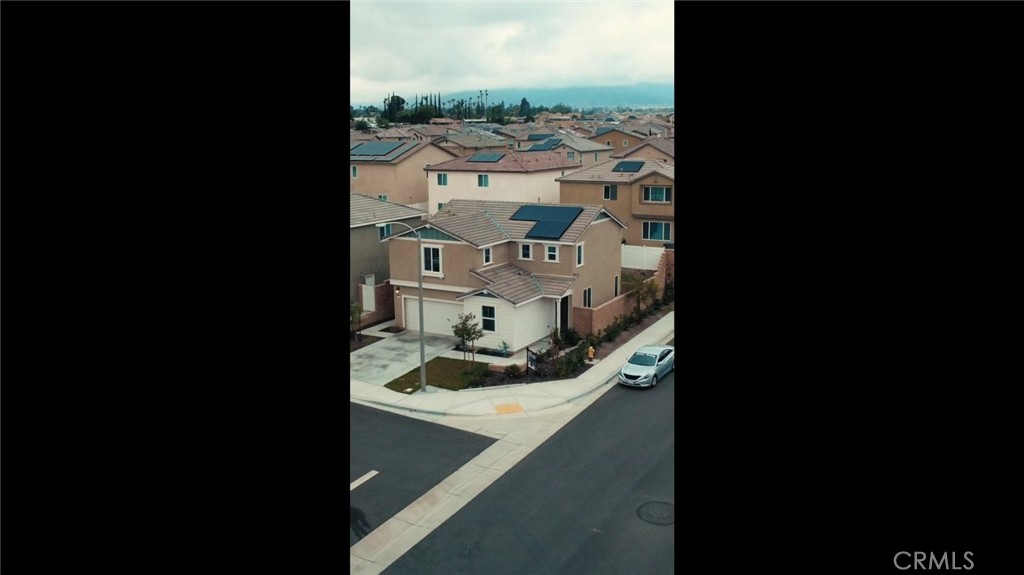 https://media.crmls.org/medias/13a70ffb-875b-4585-959f-09dcb6134a77.jpg?preset=X-Large