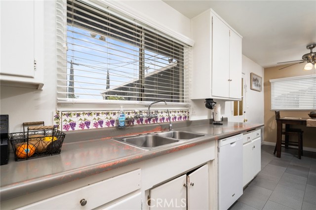 Detail Gallery Image 13 of 43 For 25459 33rd, San Bernardino,  CA 92404 - 3 Beds | 2 Baths