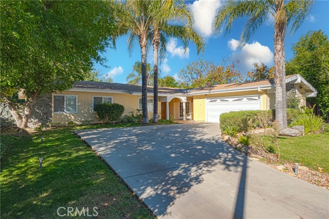 6045 Sausalito Avenue, Woodland Hills CA: https://media.crmls.org/medias/13a95bf0-ba1a-4a67-a5c0-d4309783a47e.jpg