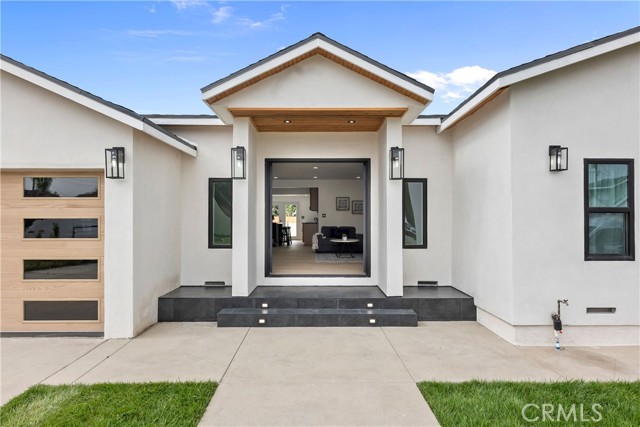 Detail Gallery Image 3 of 29 For 9044 Bigby, Downey,  CA 90241 - 4 Beds | 3 Baths