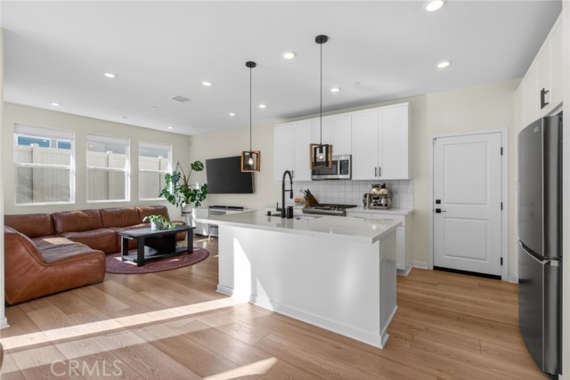 Detail Gallery Image 11 of 66 For 4059 Pomelo Dr, Corona,  CA 92883 - 4 Beds | 3 Baths