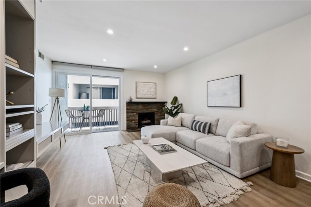 Detail Gallery Image 7 of 36 For 450 San Vicente Bld #203,  Santa Monica,  CA 90402 - 2 Beds | 2 Baths