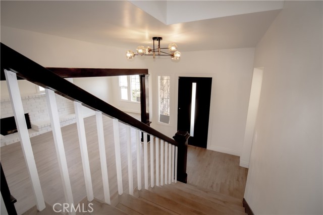 2101 Arlington Avenue, Los Angeles CA: https://media.crmls.org/medias/13af0a2e-8bdc-4c17-b076-f4134f9a14c6.jpg