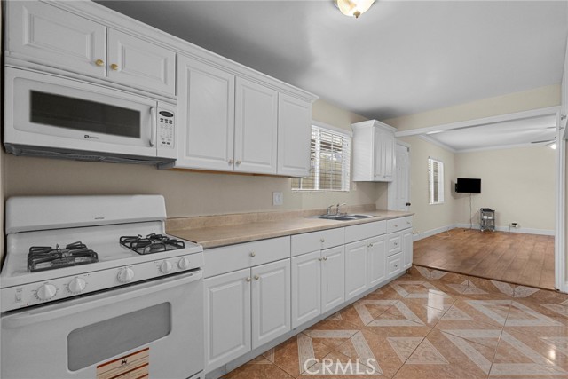 Detail Gallery Image 37 of 43 For 18621 Bryant St, Northridge,  CA 91324 - 4 Beds | 2 Baths