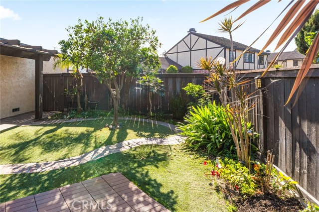 Detail Gallery Image 31 of 33 For 14870 Stonehedge Ln, Westminster,  CA 92683 - 2 Beds | 2 Baths