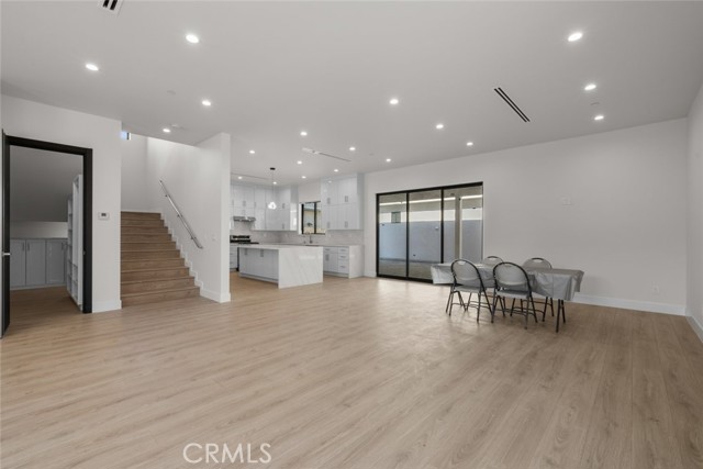 Detail Gallery Image 14 of 39 For 12937 W Kilikia Dr, North Hollywood,  CA 91605 - 4 Beds | 4 Baths