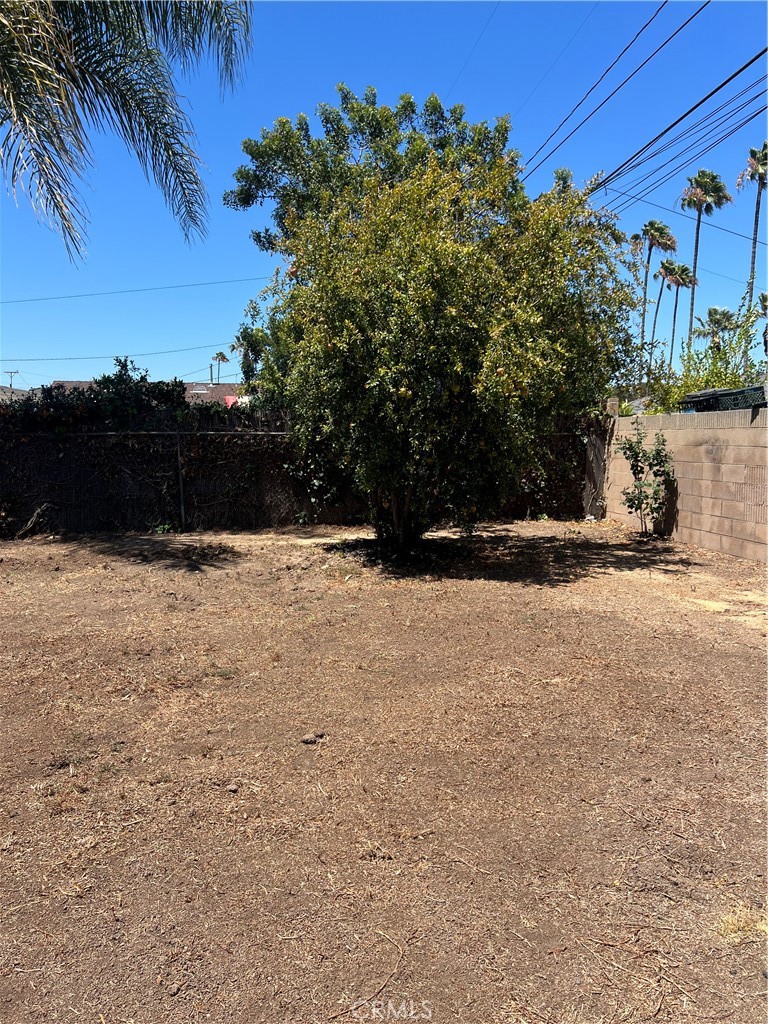 https://media.crmls.org/medias/13b14896-fb30-4e6f-8af1-ddfb482578ae.jpg?preset=X-Large