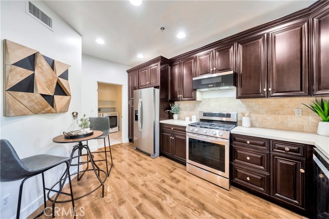 5104 E Henley Place, Orange CA: https://media.crmls.org/medias/13b19069-c726-4e65-917f-3ed22fd3716c.jpg