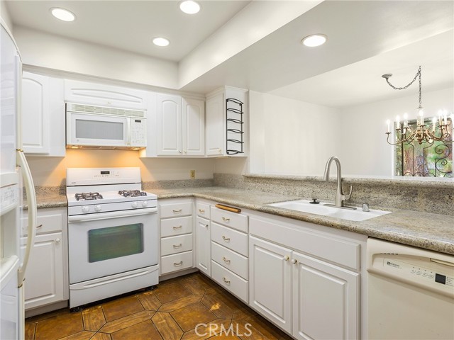 6724 Hillpark Drive, 302 photo 6