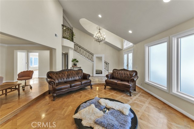 Detail Gallery Image 8 of 32 For 2412 Jupiter, Los Angeles,  CA 90046 - 6 Beds | 5 Baths