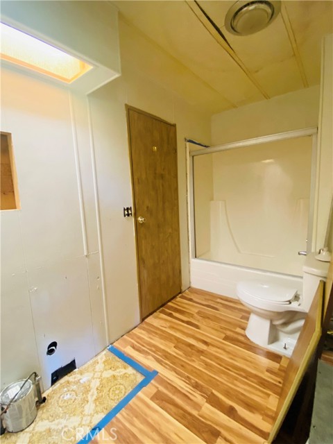 Image 14 of 17 For 400 Sulphur Bank Drive 31