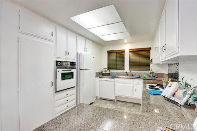 Detail Gallery Image 12 of 31 For 2327 via Mariposa West a,  Laguna Woods,  CA 92637 - 2 Beds | 2 Baths