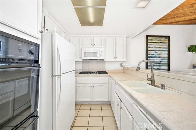 Detail Gallery Image 25 of 56 For 4103 Seashore, Newport Beach,  CA 92663 - 7 Beds | 4 Baths