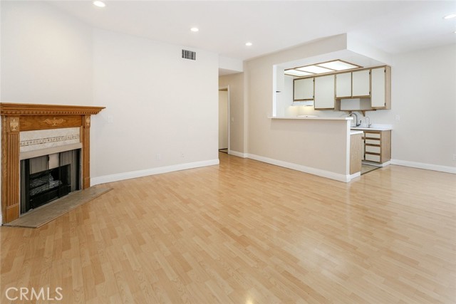 620 N 6th Street, Burbank CA: https://media.crmls.org/medias/13b445d3-b0b5-4265-b3f2-3304a211e870.jpg