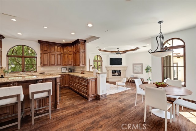 718 N Poinsettia Avenue, Manhattan Beach CA: https://media.crmls.org/medias/13b4ed5f-d426-4261-a7dc-7f58e83bd839.jpg