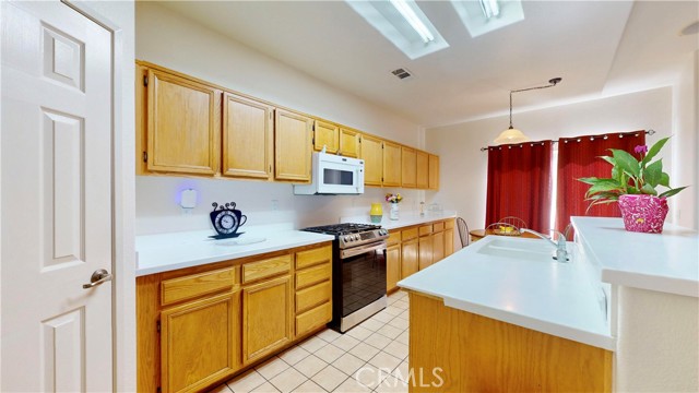 Detail Gallery Image 21 of 35 For 13525 Evanston St, Victorville,  CA 92392 - 4 Beds | 2/1 Baths