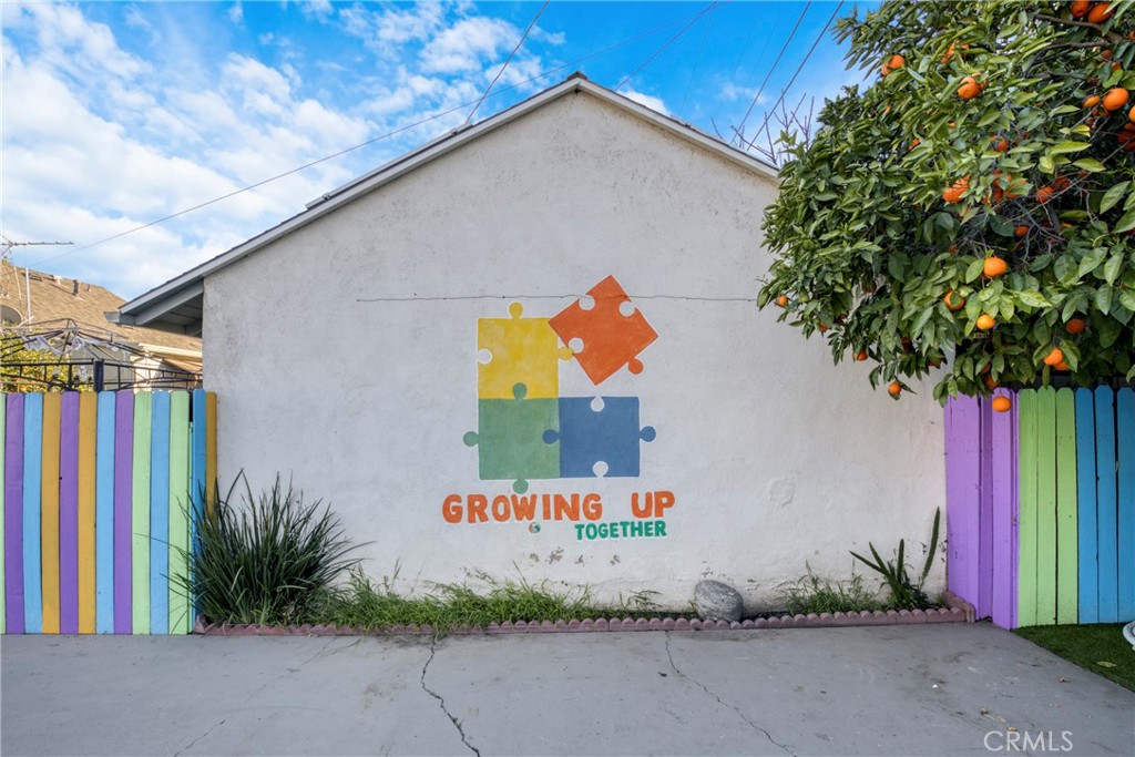 https://media.crmls.org/medias/13b55522-177a-49ac-8968-53b8d6be7893.jpg?preset=X-Large